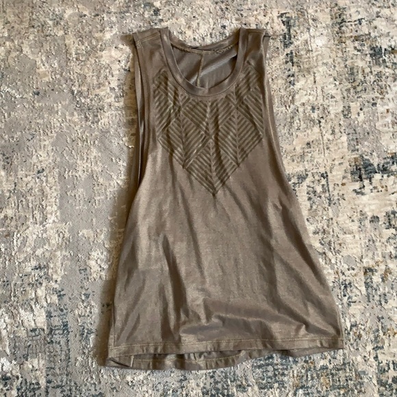 Good athletic top cute comfy and lightweight - Picture 1 of 3